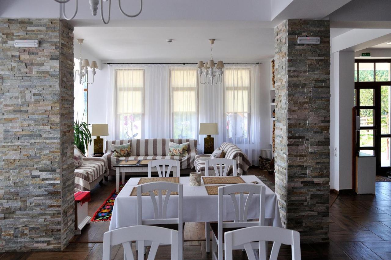 Pensiunea Doina Bucovinei Hotel Manastirea Humorului Luaran gambar