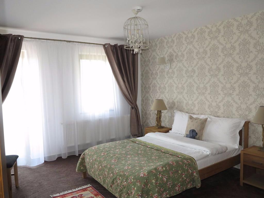 Pensiunea Doina Bucovinei Hotel Manastirea Humorului Luaran gambar